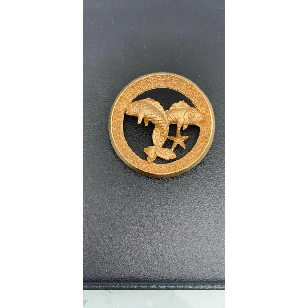 Vintage Crown Trifari Brushed Gold Tone Pisces Zodiac Brooch Pin